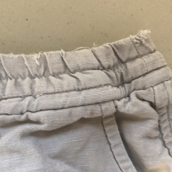 Aritzia Community Habitus Short linen blend Distressed size small light gray - Picture 4 of 13